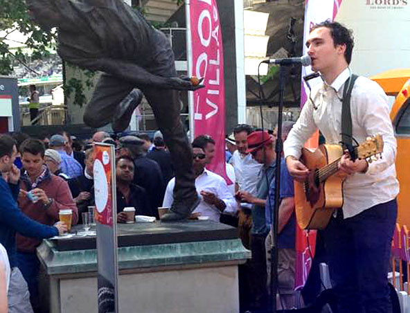 Melbourne Acoustic Soloist Singer Justin