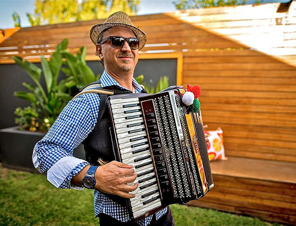 Melbourne Piano Accordion Player